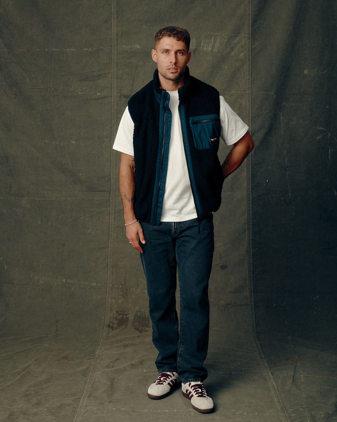 files/Black_Gilet_main_guide2-min.jpg