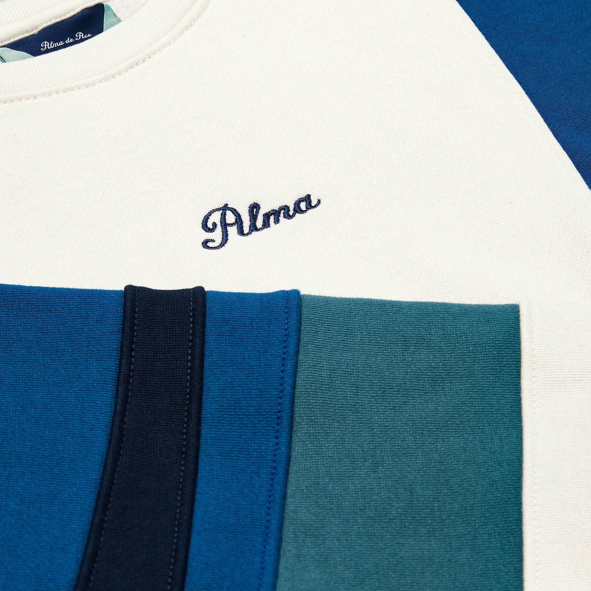 files/ValdaPanelSweatshirt_Cream_Blue_D.jpg