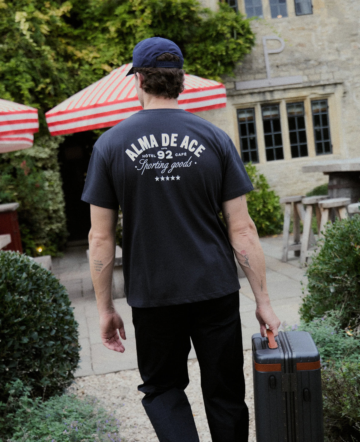 Hotel & Cafe T-shirt | Navy